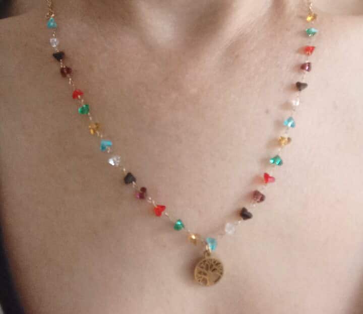 Collier arbre de vie avec petites perles colorées