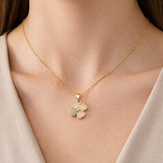 Pendentif Trèfle Fleur Ivoire Doré