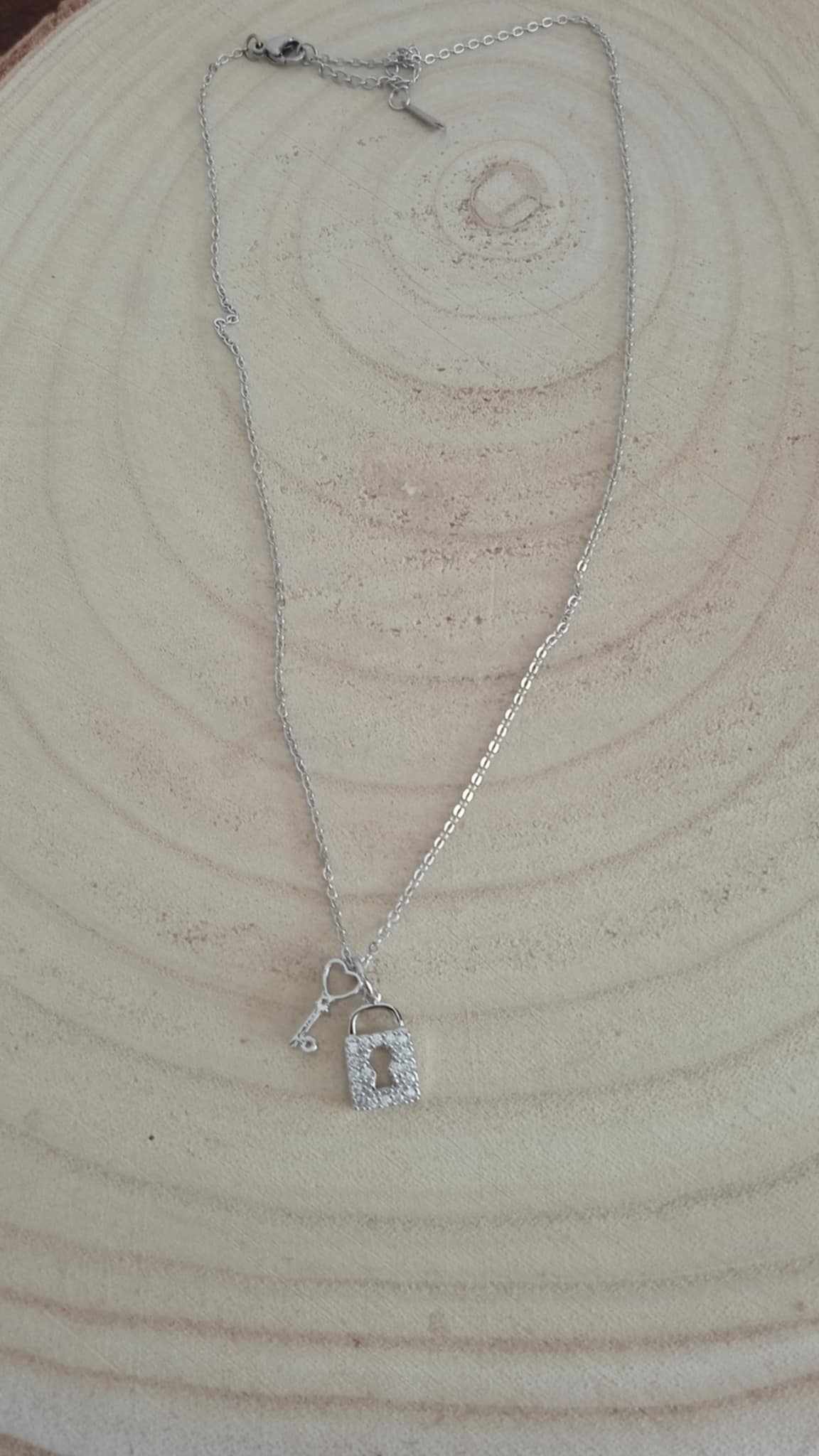 Collier cadenas et sa clé  en acier inoxydable