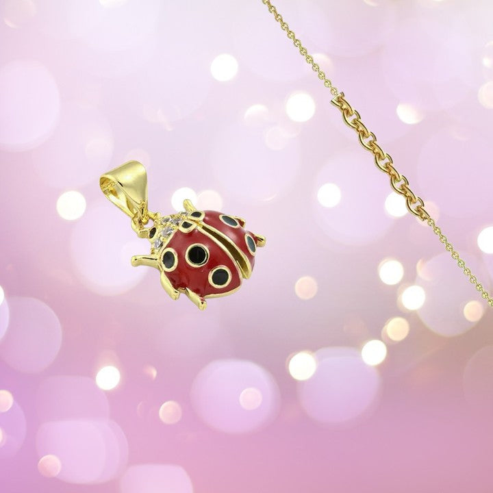 Collier doré chaîne et pendentif coccinelle rouge à points noirs orné de zirconiums sertis