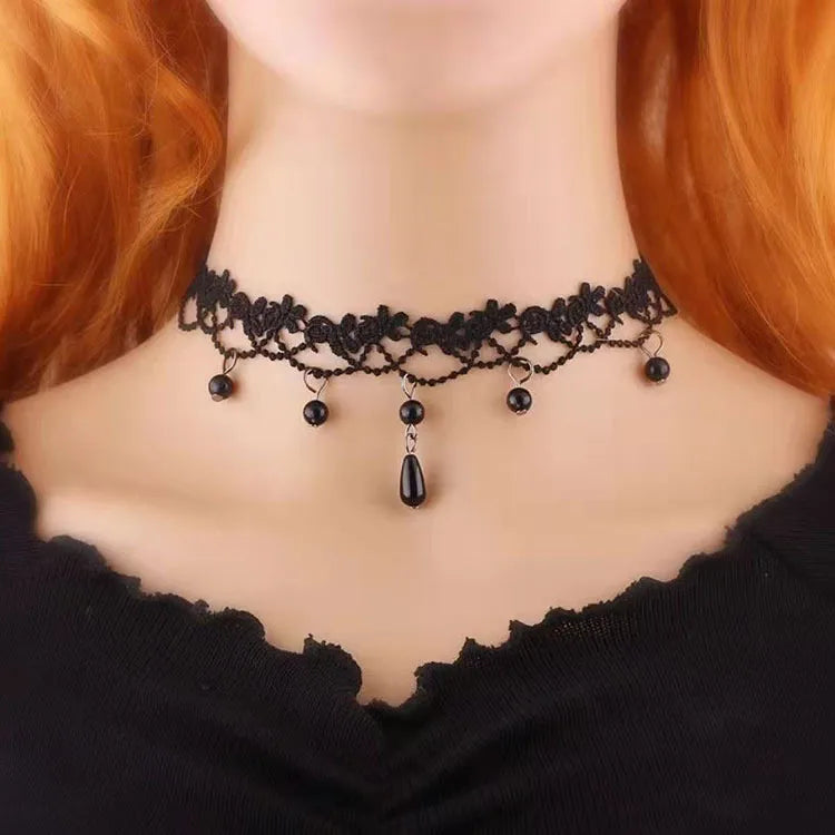 Ras de cou dentelle et gouttes d'eau