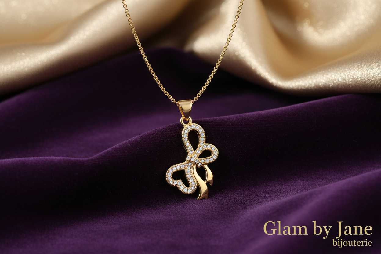 Collier pour femme chaîne ornée d'un joli pendentif nœud serti de zirconiums